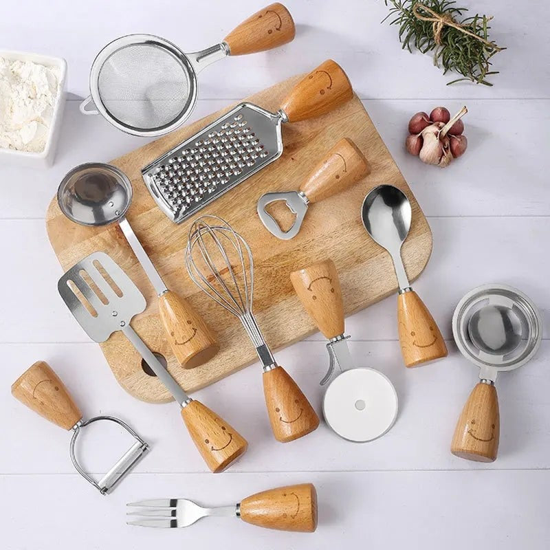 Smiling Wooden Handle Stainless Steel Kitchen Utensils