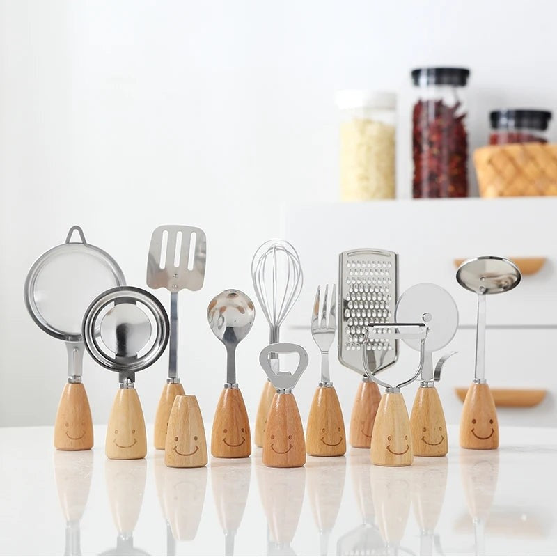 Smiling Wooden Handle Stainless Steel Kitchen Utensils