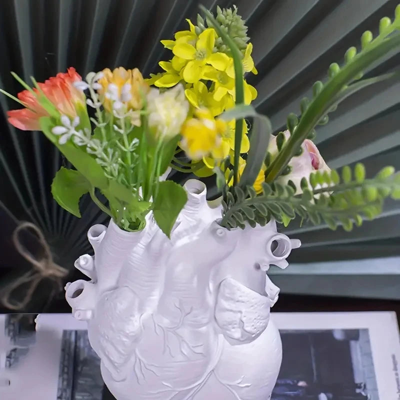 Modern Ornament Heart Shaped Resin Vase